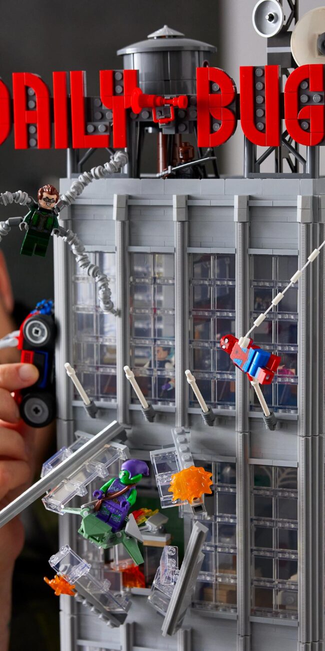 Hombre armando set de Lego Spider-Man marvel